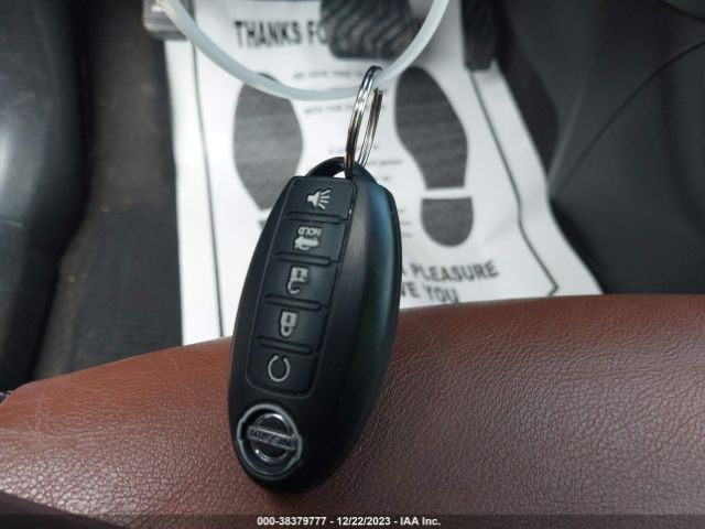 JN8AT2MT1HW394715 Nissan Rogue Sl