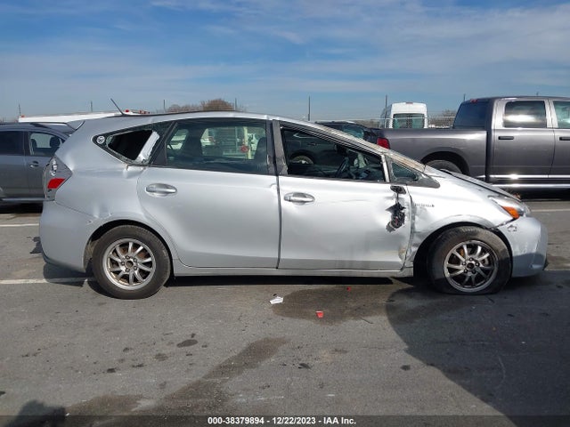 Toyota Prius V Four 2015 JTDZN3EU8FJ033854 Image 12