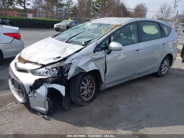 Toyota Prius V Four 2015 JTDZN3EU8FJ033854 Image 2