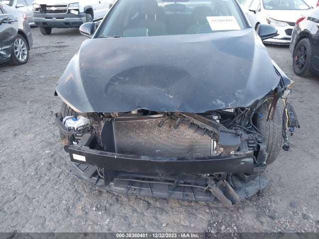 2018 HYUNDAI ELANTRA SEL VIN: 5NPD84LF3JH266876