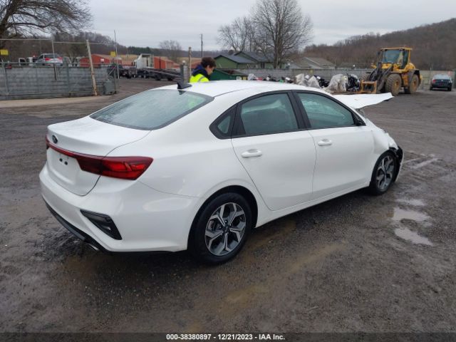 3KPF24AD7ME394445 KIA Forte Lxs