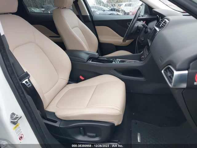 2018 JAGUAR F-PACE SADCJ2FX2JA329017 Photo 4