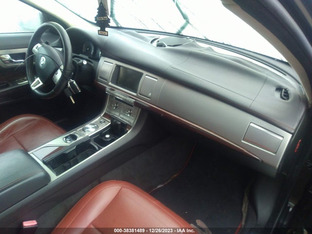 2010 JAGUAR XF SAJWA0GB4ALR74189 Photo 4