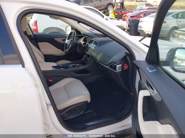 2017 JAGUAR F-PACE SADCK2BN8HA493111 Photo 4