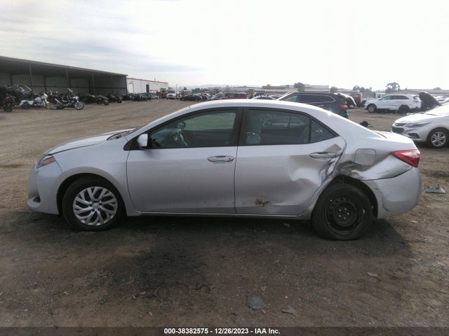 2018 TOYOTA COROLLA LE VIN: 5YFBURHEXJP747274