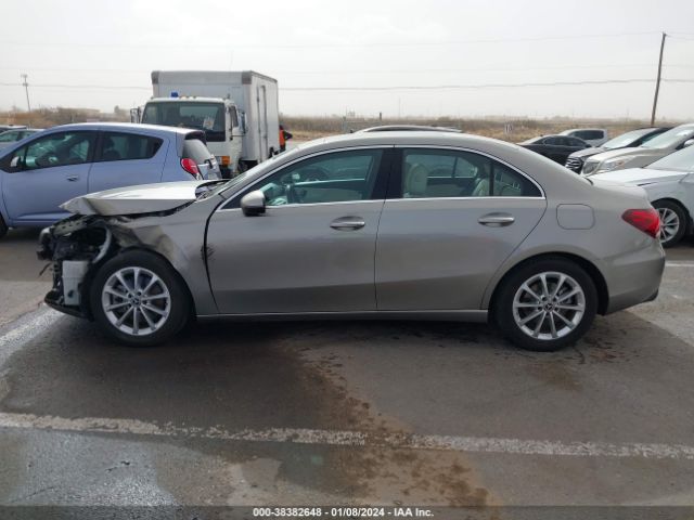 WDD3G4EB7KW024599 Mercedes-Benz A 220