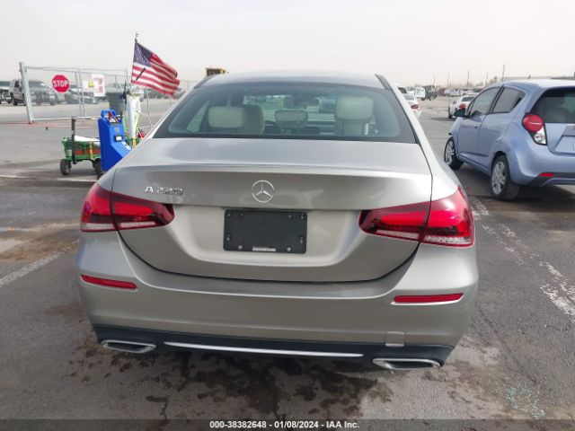 WDD3G4EB7KW024599 Mercedes-Benz A 220