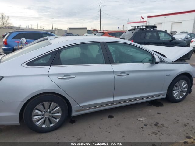 Hyundai Sonata Hybrid Se 2016 KMHE24L12GA033450 Image 14
