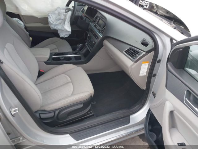Hyundai Sonata Hybrid Se 2016 KMHE24L12GA033450 Image 5