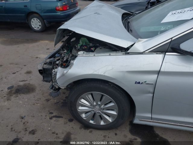 Hyundai Sonata Hybrid Se 2016 KMHE24L12GA033450 Image 6