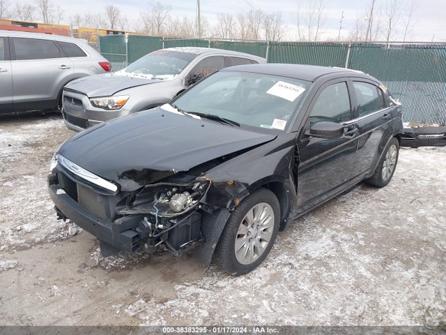 1C3CCBAG8EN101555 Chrysler 200 LX