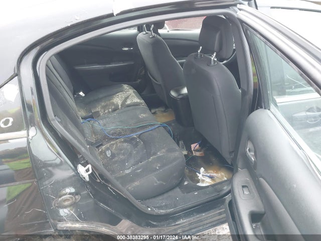 1C3CCBAG8EN101555 Chrysler 200 LX