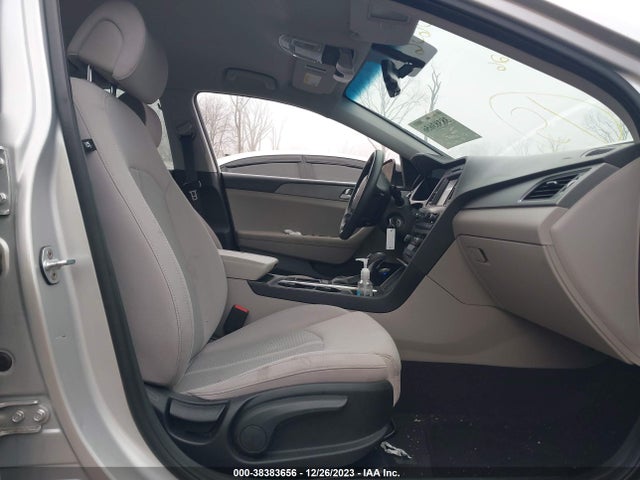 2016 HYUNDAI SONATA SE VIN: 5NPE24AF2GH368218