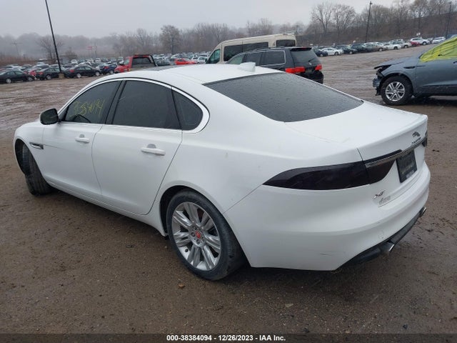 2016 JAGUAR XF SAJBJ4BV3GCY16801 Photo 2