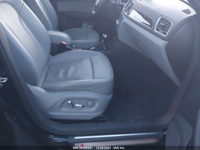 WA1JCCFS9JR016923 Audi Q3 2.0t Premium/2.0t Sport Premium