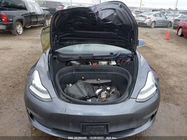Tesla Model 3 Long Range/performance 2018 5YJ3E1EB9JF185327 Image 10