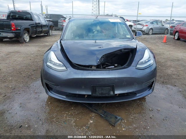 Tesla Model 3 Long Range/performance 2018 5YJ3E1EB9JF185327 Image 11