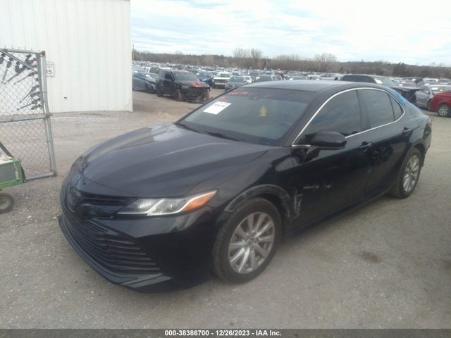 Toyota CAMRY LE 2018 JTNB11HK7J3040380 Image 2