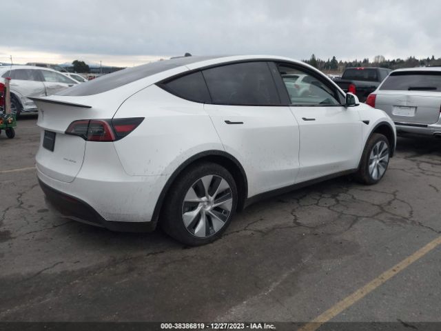 2023 TESLA MODEL Y 7SAYGDEE9PF631533 Photo 3