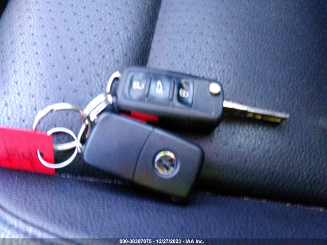 2012 VOLKSWAGEN TIGUAN SE VIN: WVGAV7AX4CW000946
