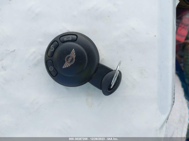 2011 MINI COOPER WMWSU3C57BTX95911 Photo 10