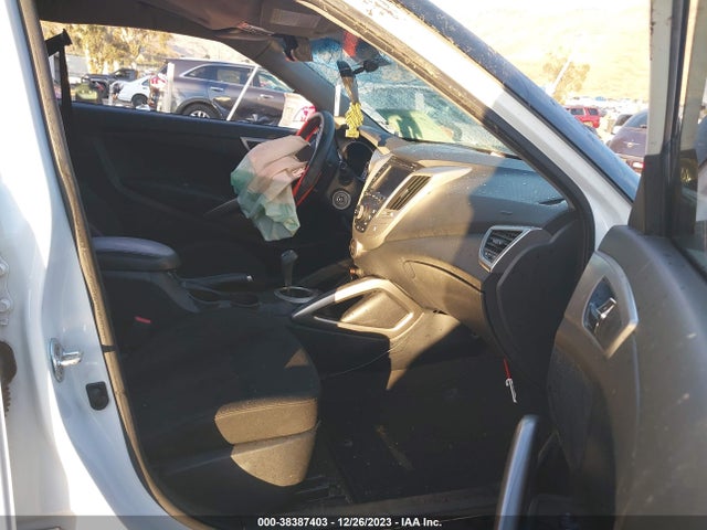 2016 HYUNDAI VELOSTER VIN: KMHTC6AD7GU288235