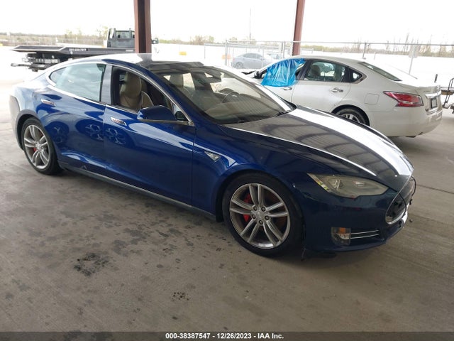 2015 TESLA MODEL S 85D/P85D VIN: 5YJSA1E44FF104184