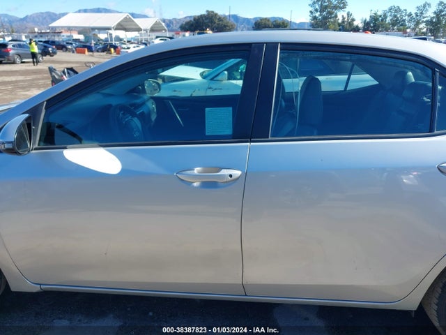 Toyota COROLLA SE 2018 5YFBURHE4JP811955 Image 15