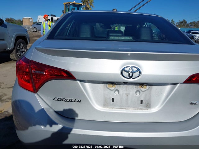 Toyota COROLLA SE 2018 5YFBURHE4JP811955 Image 17