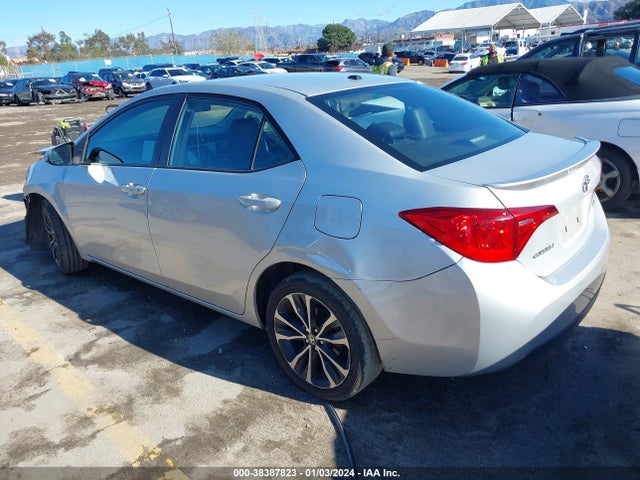Toyota COROLLA SE 2018 5YFBURHE4JP811955 Image 3