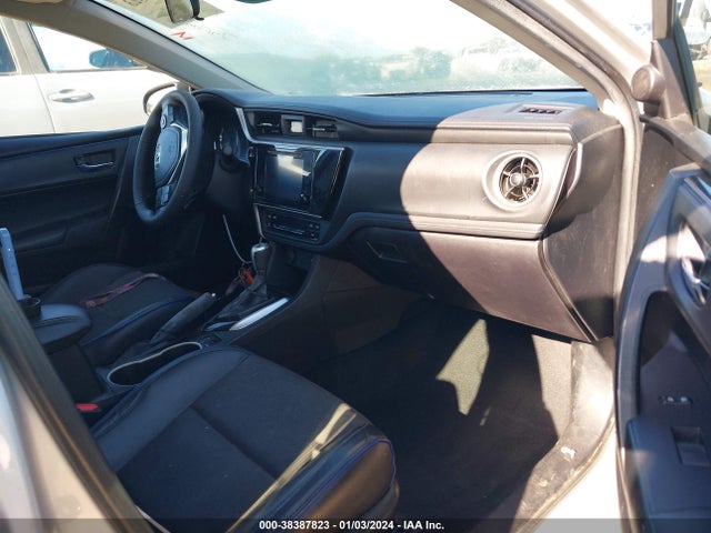 Toyota COROLLA SE 2018 5YFBURHE4JP811955 Image 5