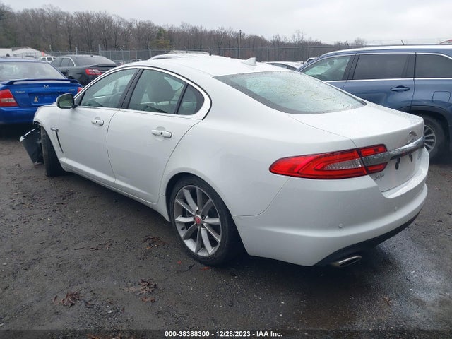 2015 JAGUAR XF SAJWJ0FF5F8U58096 Photo 2