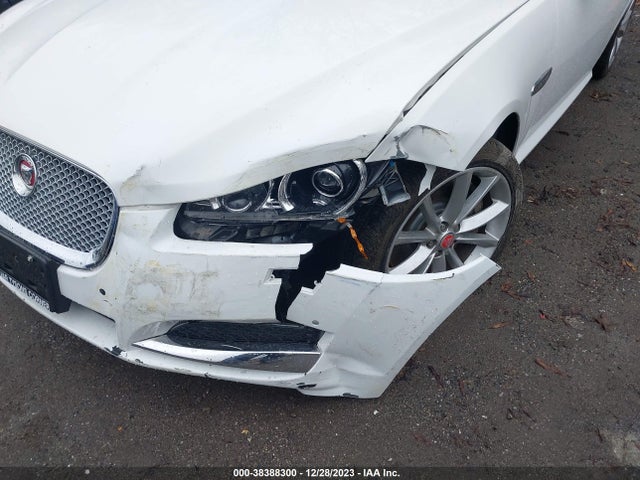 2015 JAGUAR XF SAJWJ0FF5F8U58096 Photo 5