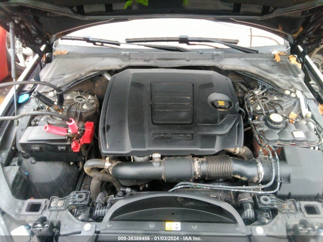 2019 JAGUAR XE SAJAF4GXXKCP46522 Photo 9