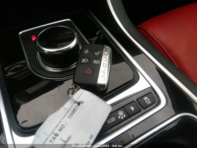 2019 JAGUAR XE SAJAF4GXXKCP46522 Photo 10