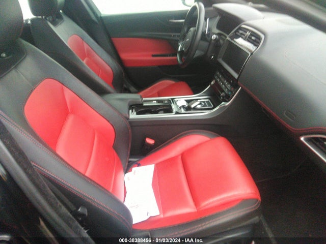 2019 JAGUAR XE SAJAF4GXXKCP46522 Photo 4