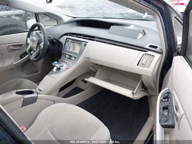 Toyota Prius Two 2014 JTDKN3DU2E0379227 Image 5