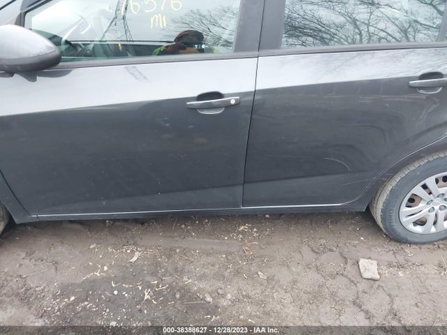 Chevrolet Sonic Ls Auto 2018 1G1JB5SH2J4107911 Image 14