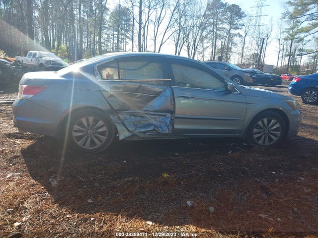 2011 HONDA ACCORD 2.4 EX VIN: 1HGCP2F70BA076888