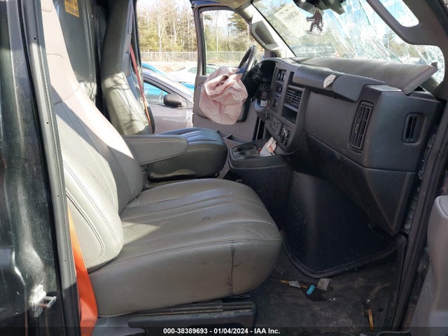 Chevrolet Express 2500 Work Van 2019 1GCWGAFP8K1240748 Image 5