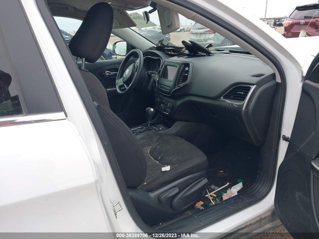 1C4PJLCB7KD458110 Jeep Cherokee Latitude Fwd