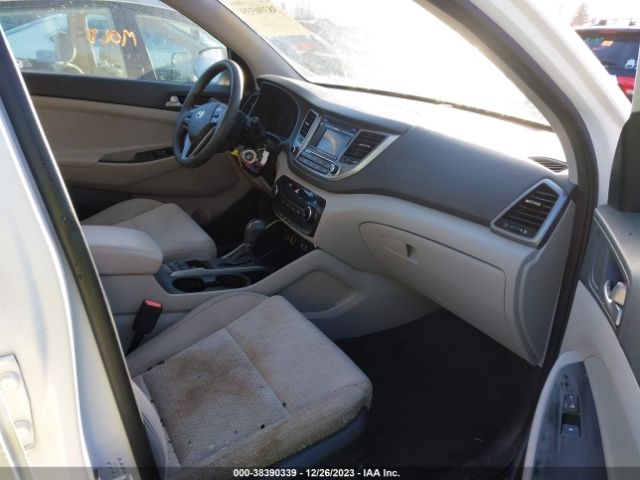 KM8J3CA41GU035062 Hyundai TUCSON SE