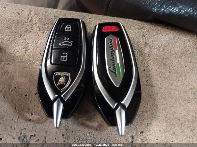 ZPBUA1ZL0NLA18224 Lamborghini Urus Graphite Capsule/pearl Capsule