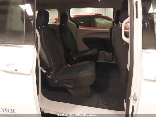 2C4RC1CG8NR166289 Chrysler Voyager Lx