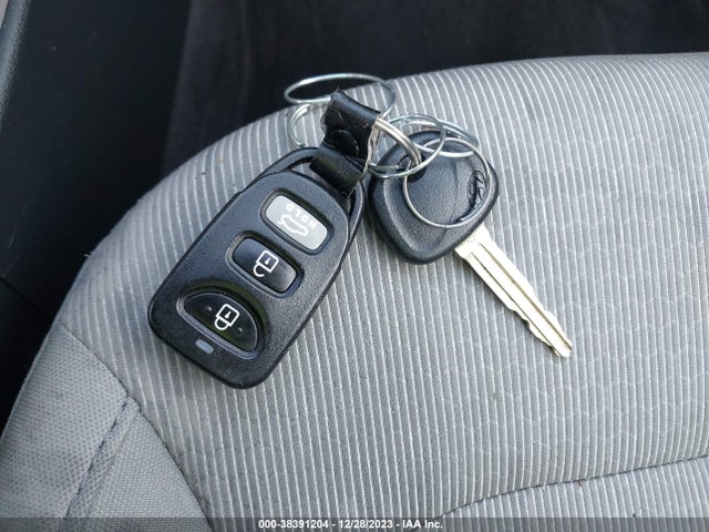 2017 HYUNDAI ELANTRA SE VIN: 5NPD84LF9HH056566