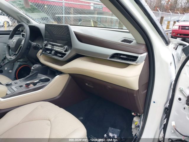 5TDFZRBH6MS101957 Toyota Highlander Platinum