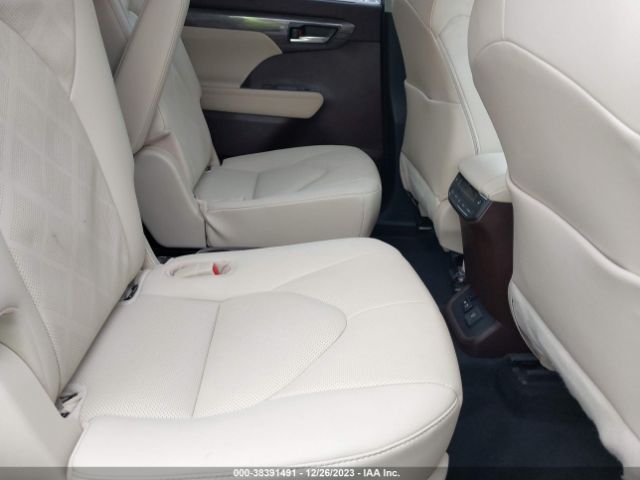 5TDFZRBH6MS101957 Toyota Highlander Platinum