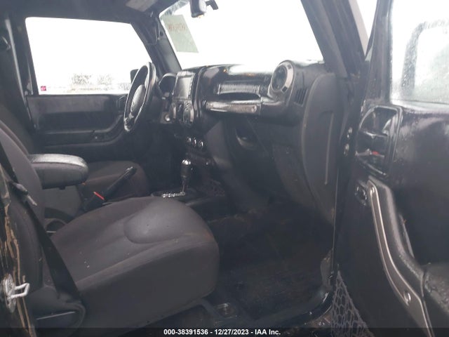 2015 JEEP WRANGLER UNLIMITED SPORT VIN: 1C4BJWDG4FL586077