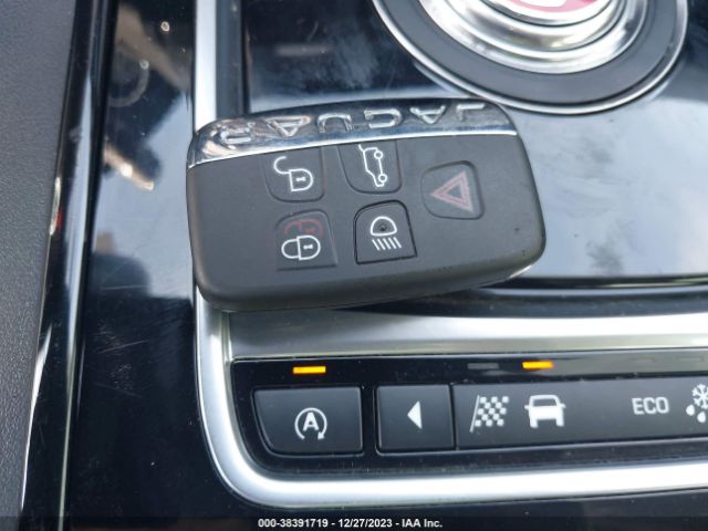 SAJAD4BV8HA963597 Jaguar Xe 35t Premium