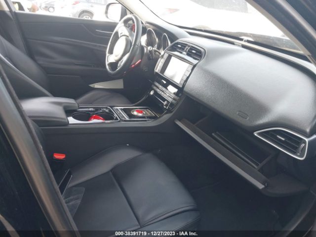 SAJAD4BV8HA963597 Jaguar Xe 35t Premium